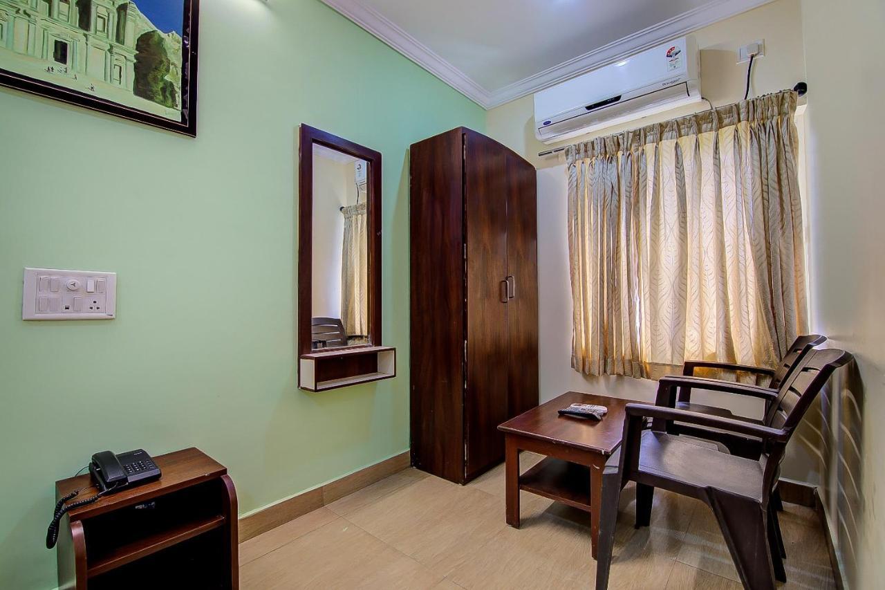 Oyo Lalitha Delight Hotell Visakhapatnam Exteriör bild