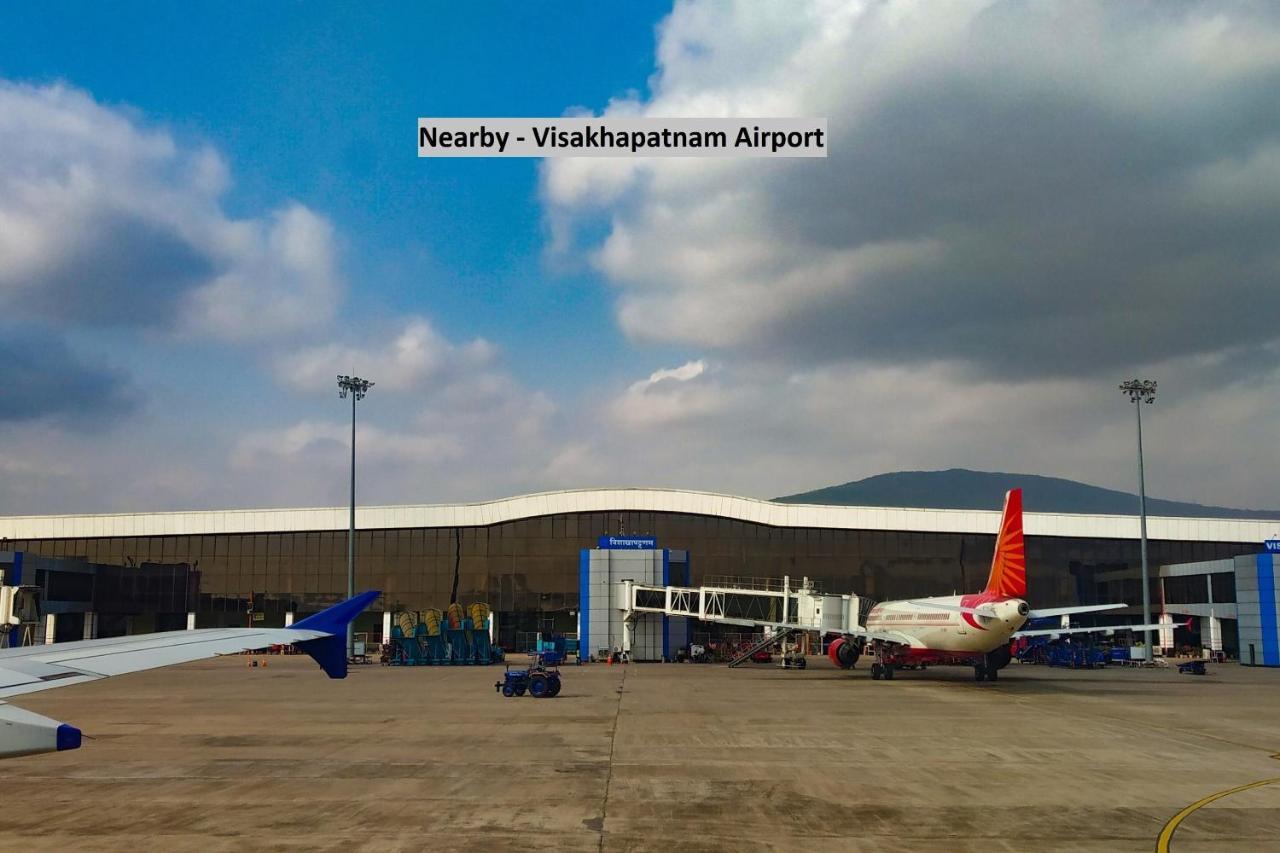 Oyo Lalitha Delight Hotell Visakhapatnam Exteriör bild