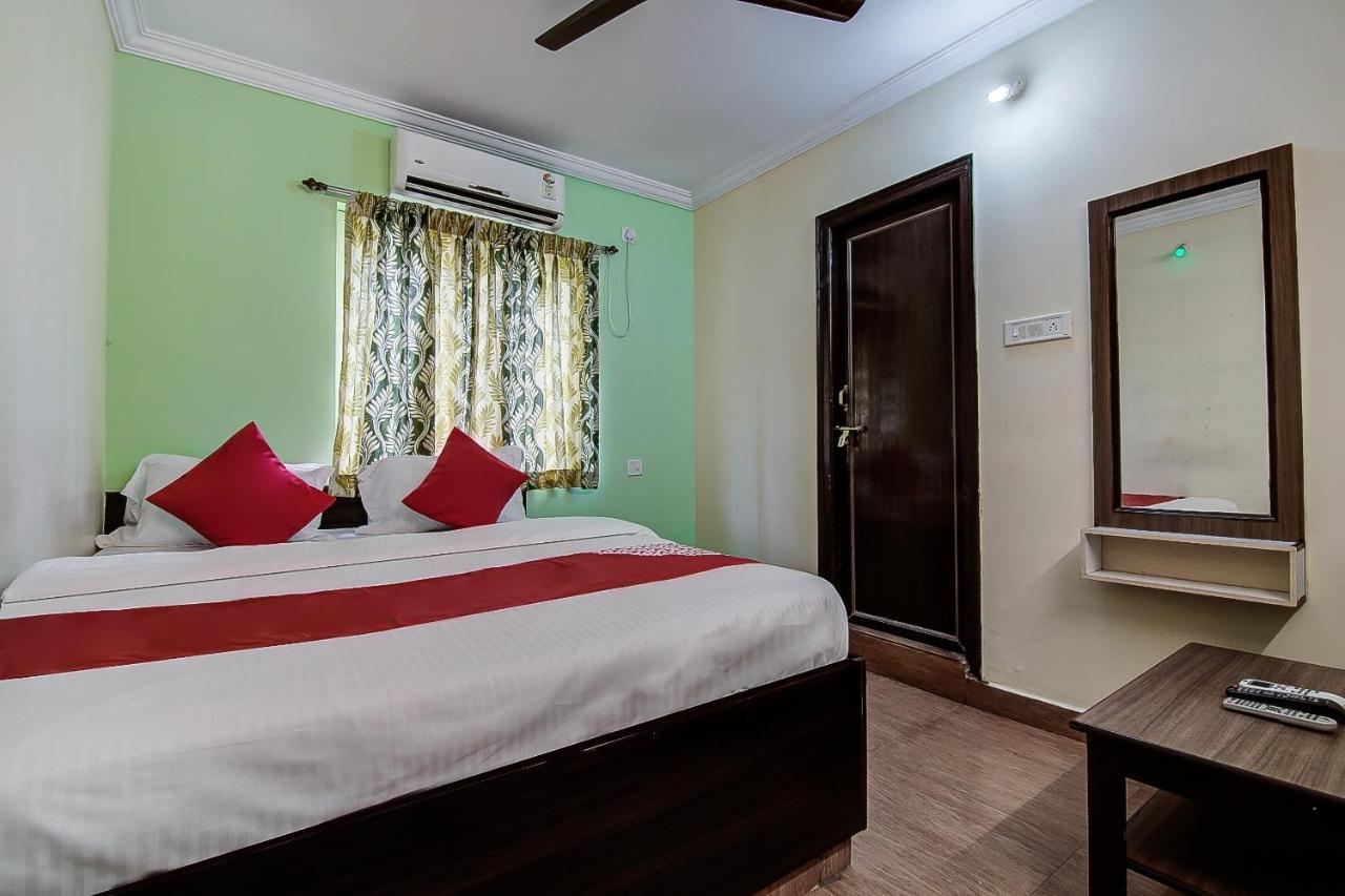 Oyo Lalitha Delight Hotell Visakhapatnam Exteriör bild
