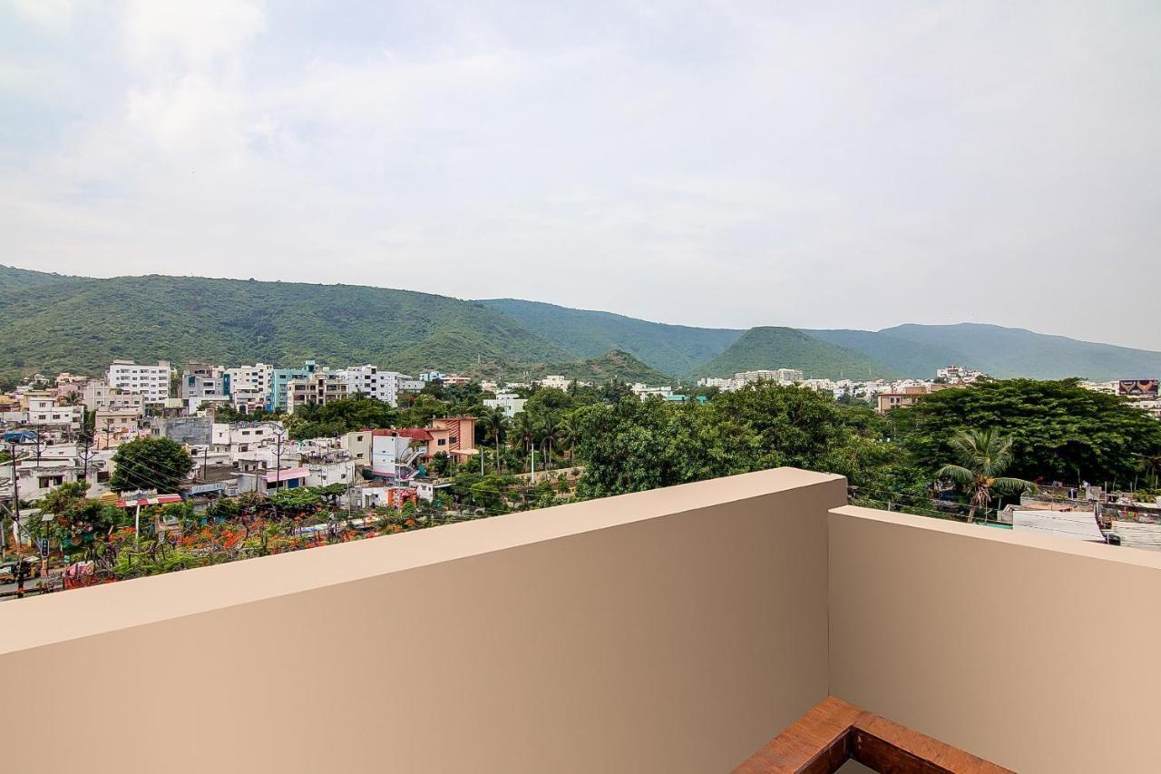 Oyo Lalitha Delight Hotell Visakhapatnam Exteriör bild