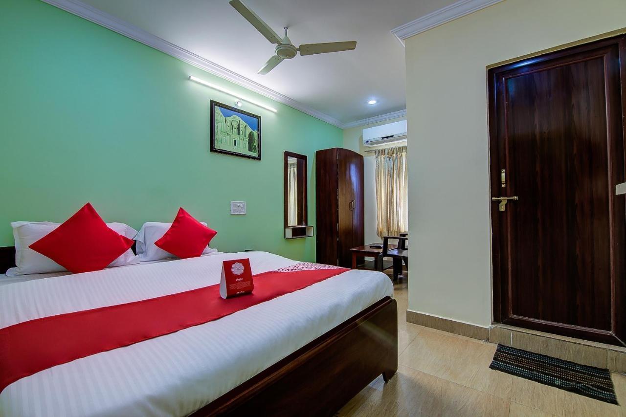 Oyo Lalitha Delight Hotell Visakhapatnam Exteriör bild