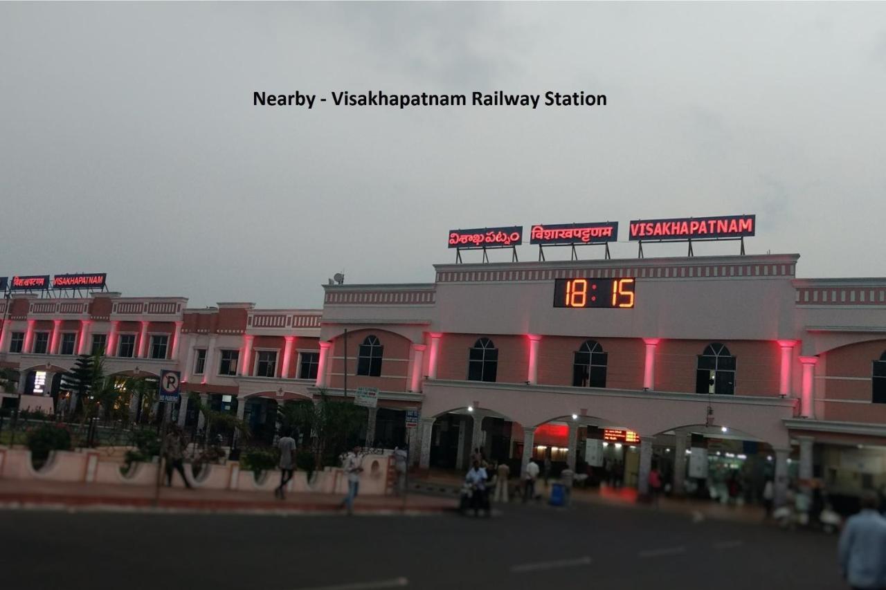 Oyo Lalitha Delight Hotell Visakhapatnam Exteriör bild