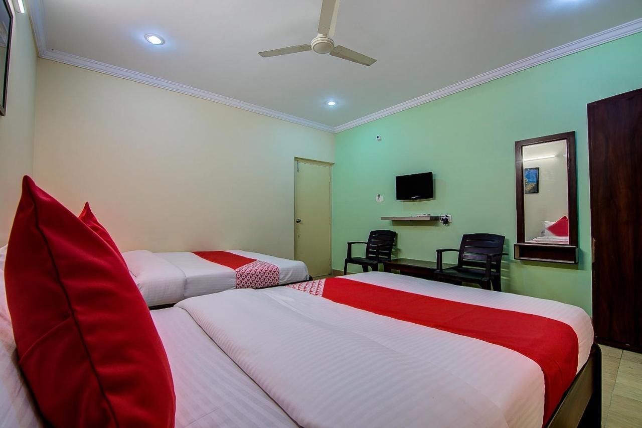 Oyo Lalitha Delight Hotell Visakhapatnam Exteriör bild