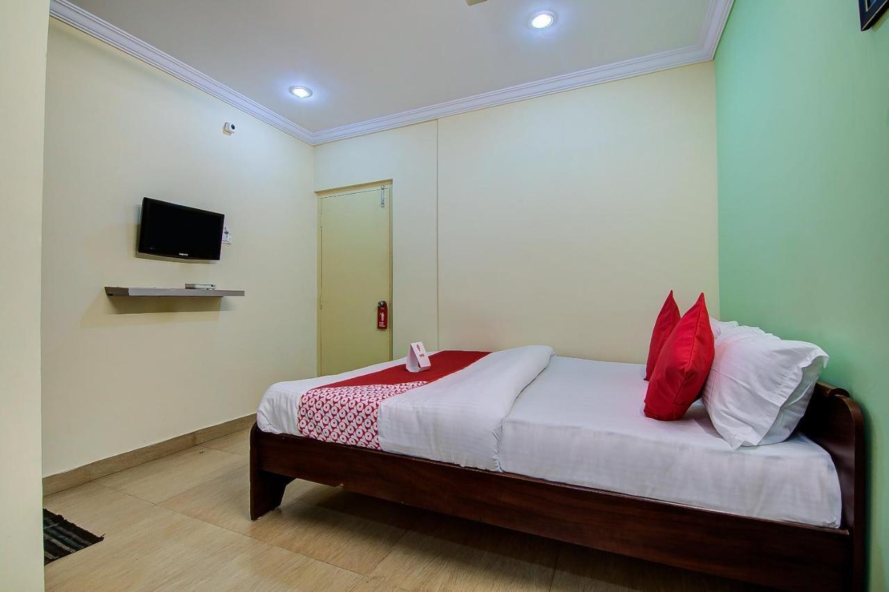 Oyo Lalitha Delight Hotell Visakhapatnam Exteriör bild