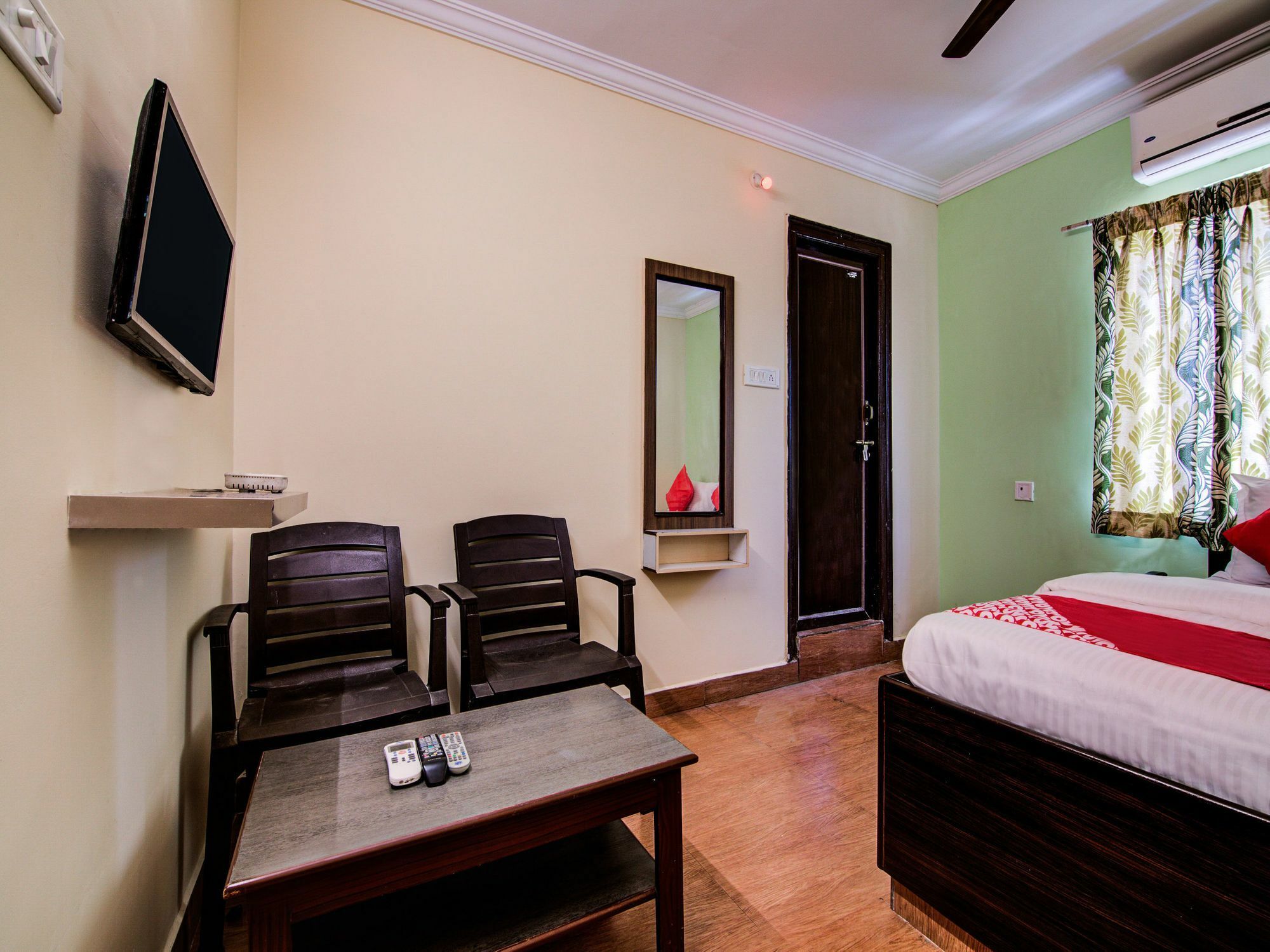 Oyo Lalitha Delight Hotell Visakhapatnam Exteriör bild